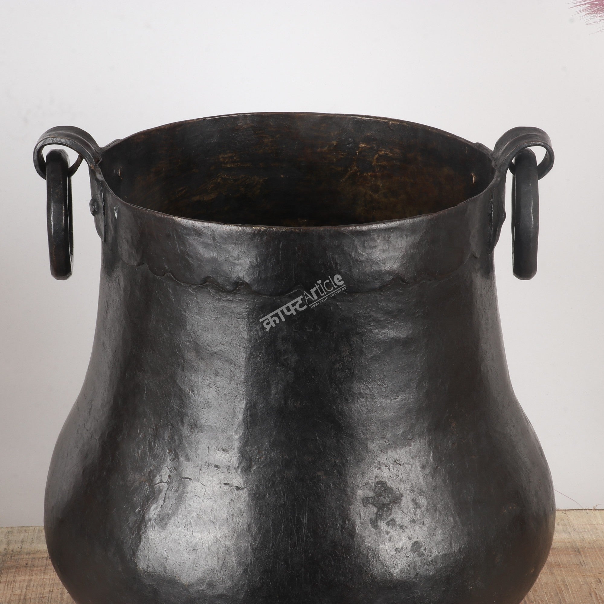 Vintage Brass Planter – Versatile Décor Accent.