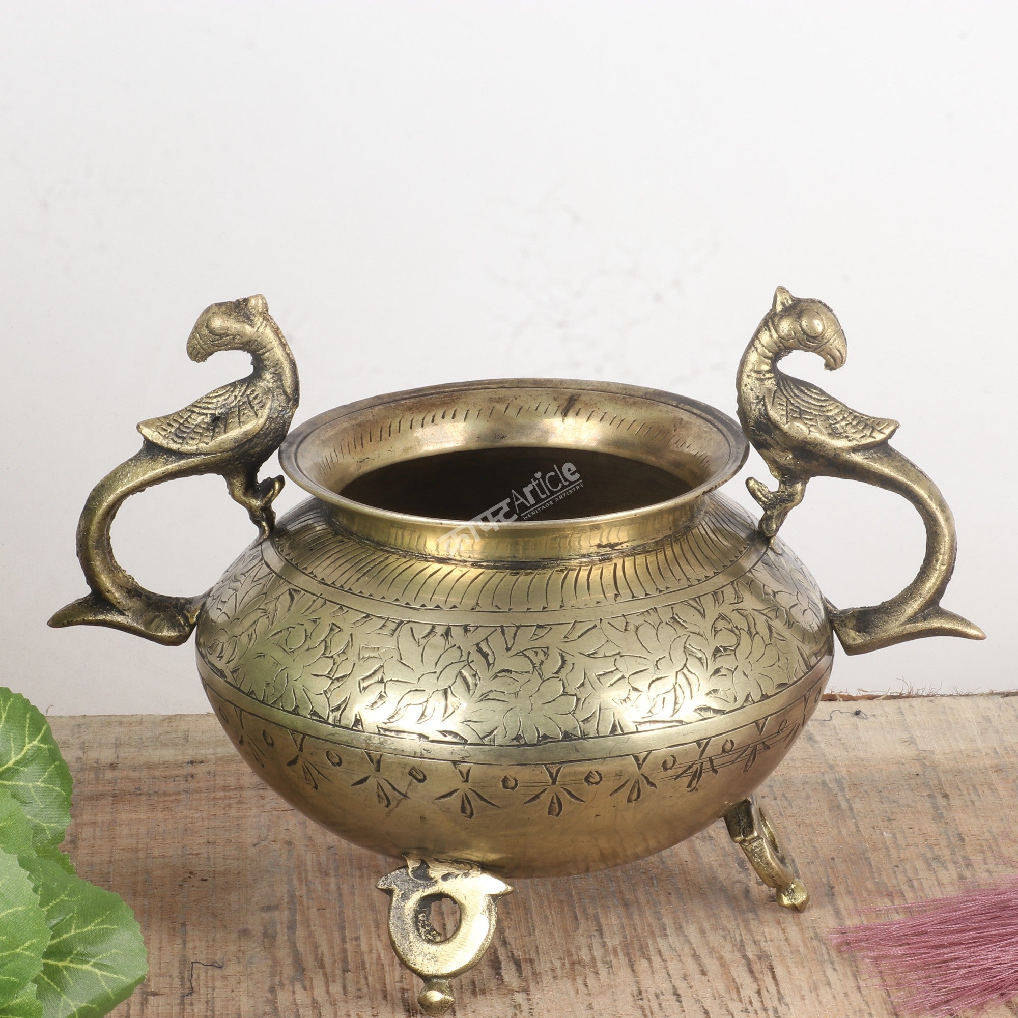 Handcrafted Flower Vase – Classic Heritage Décor