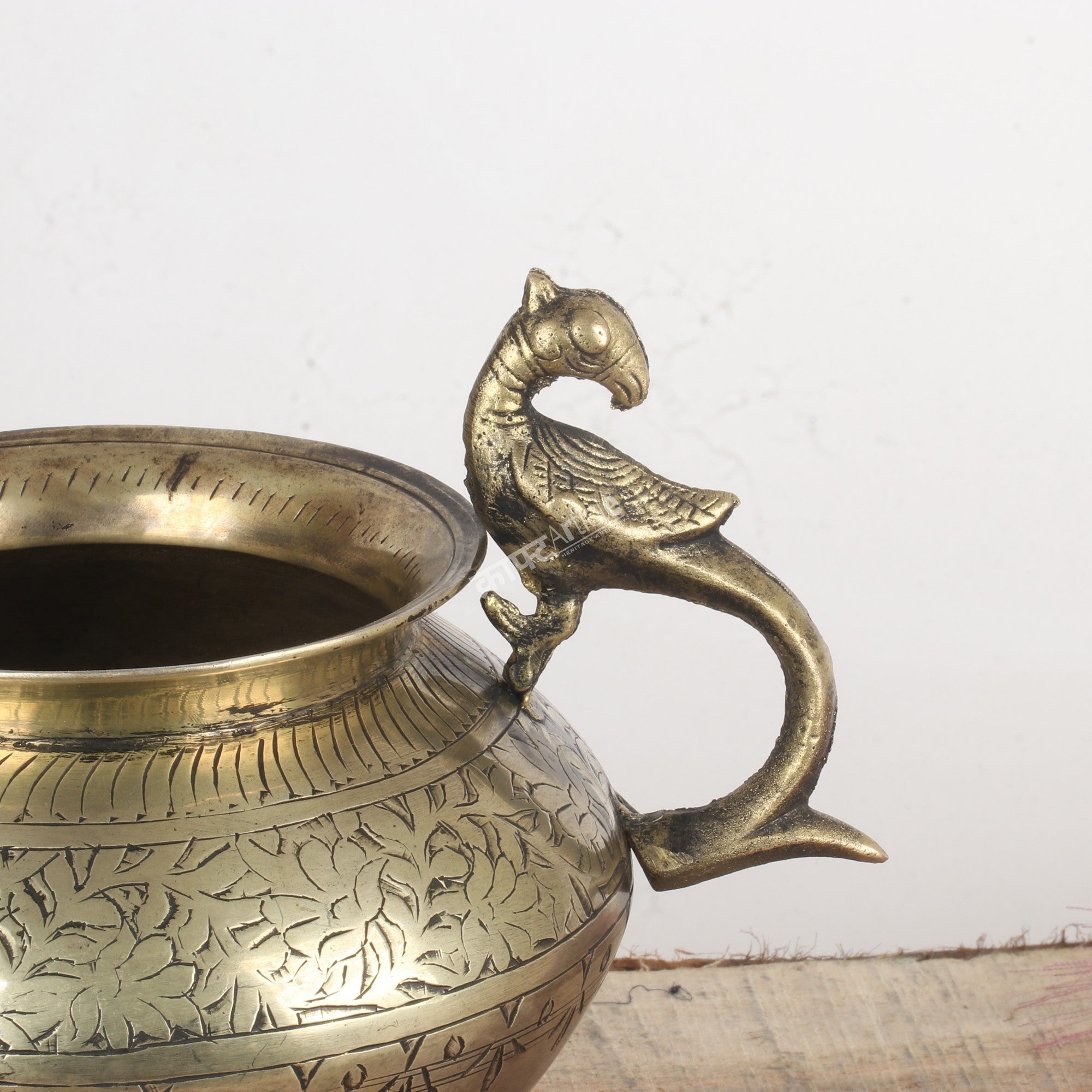 Handcrafted Flower Vase – Classic Heritage Décor