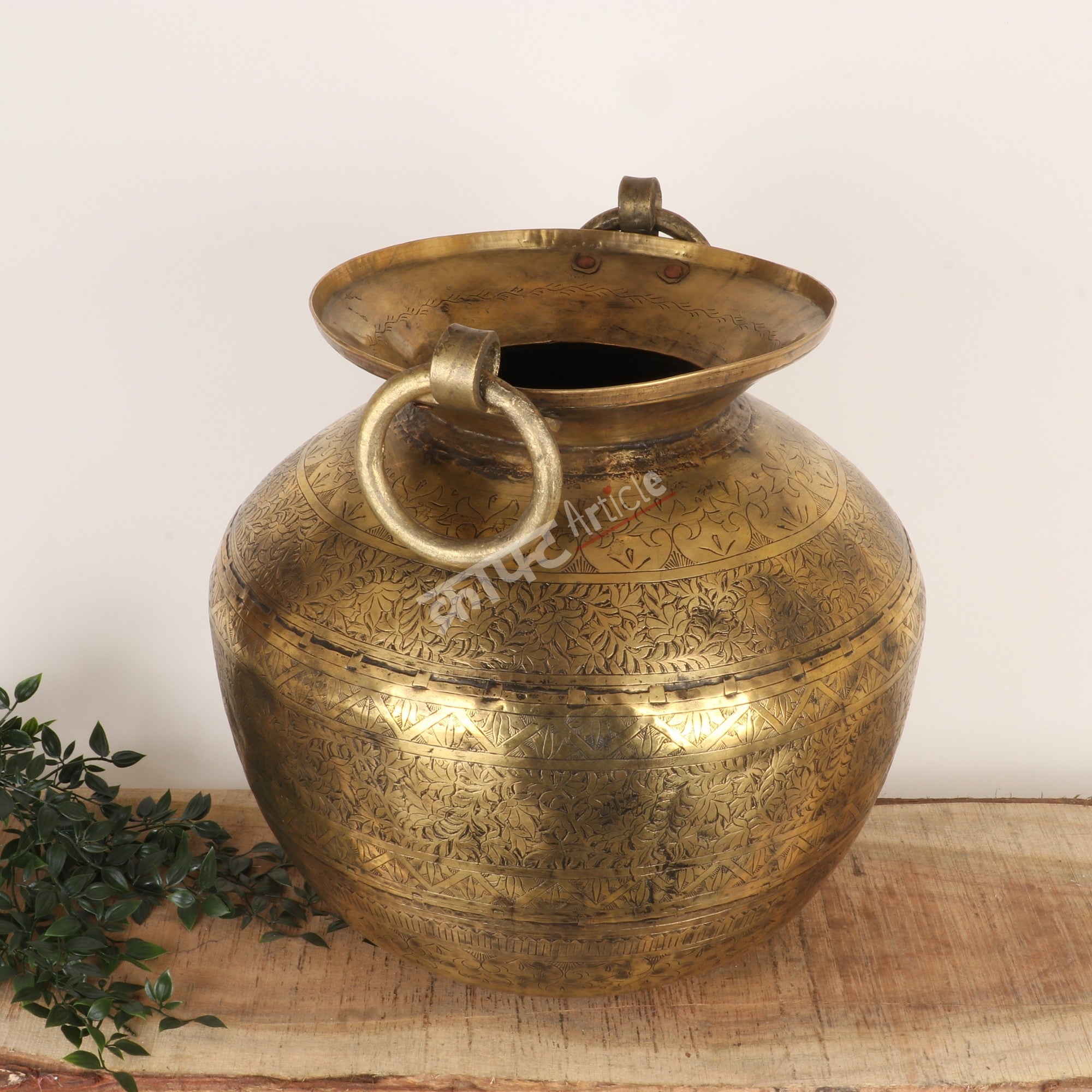 Vintage Brass Planter Heritage Décor Accent