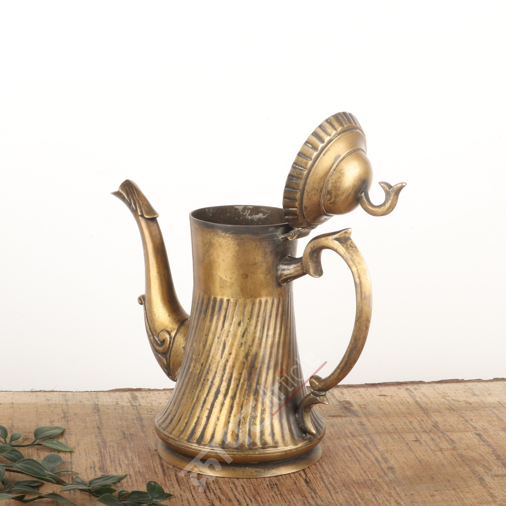 Brass Sheet Décor Kettle